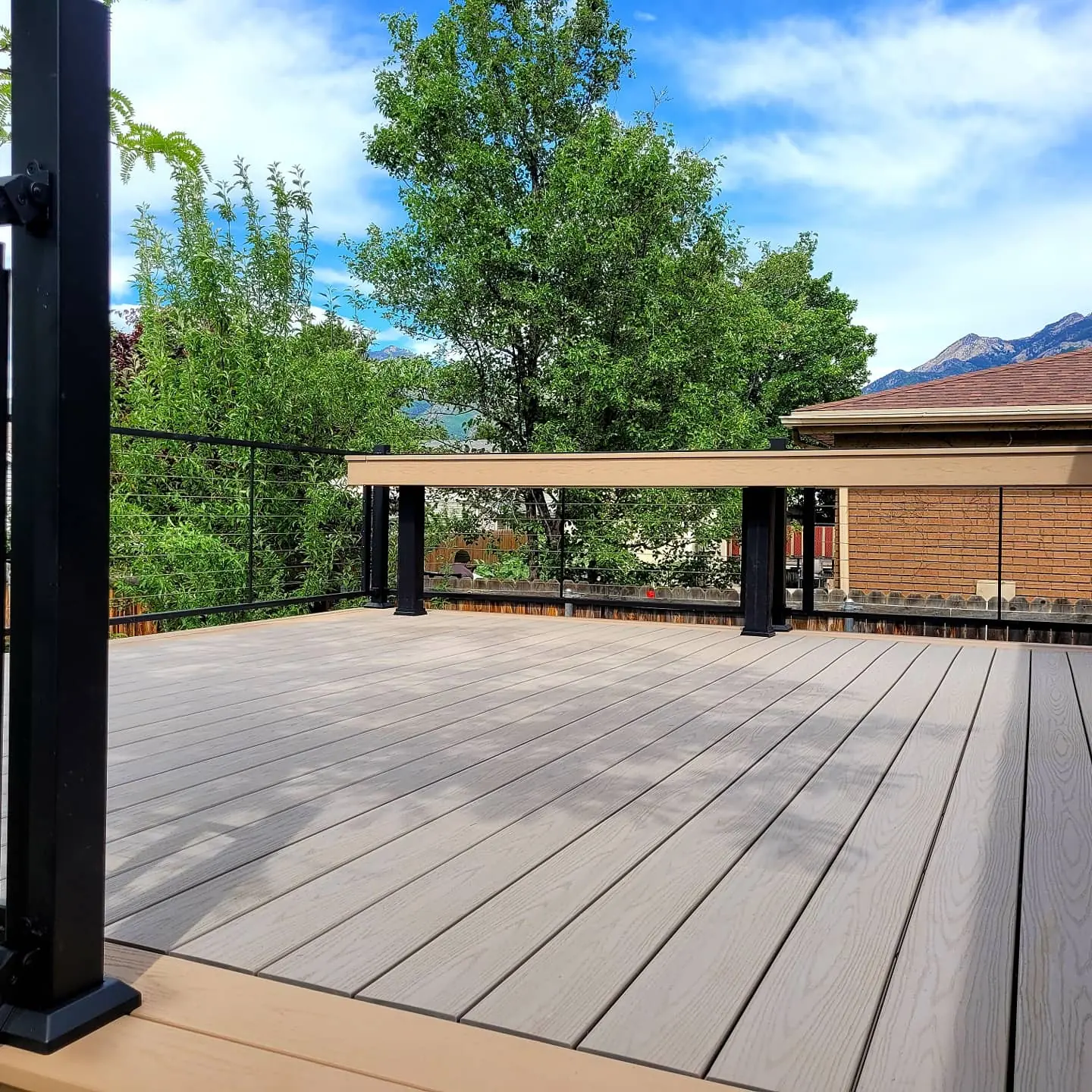 Light composite deck with a modern pergola beam