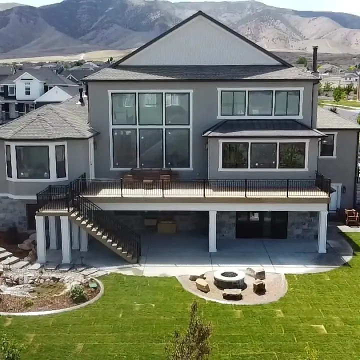 Parade of Homes deck in TimberTech Tiger Wood across the back of a Utah home
